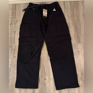 Nike ACG "Smith Summit"
Men's Cargo Pants FN0425-010